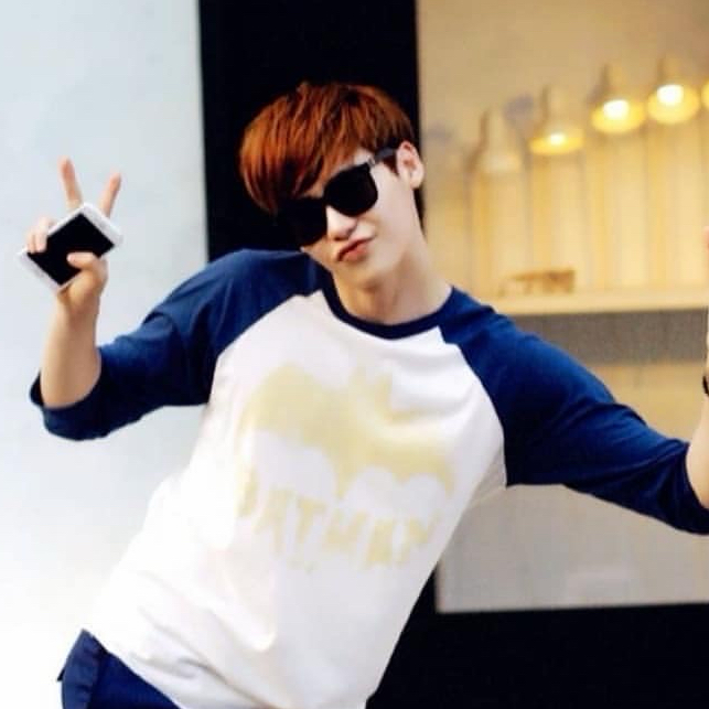A moment captured by a fan of Lee Jongsuk
