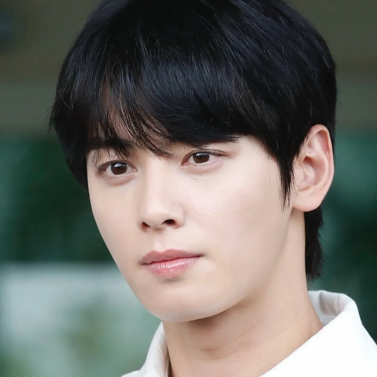 Behind-the-scenes cut of Cha Eunwoo