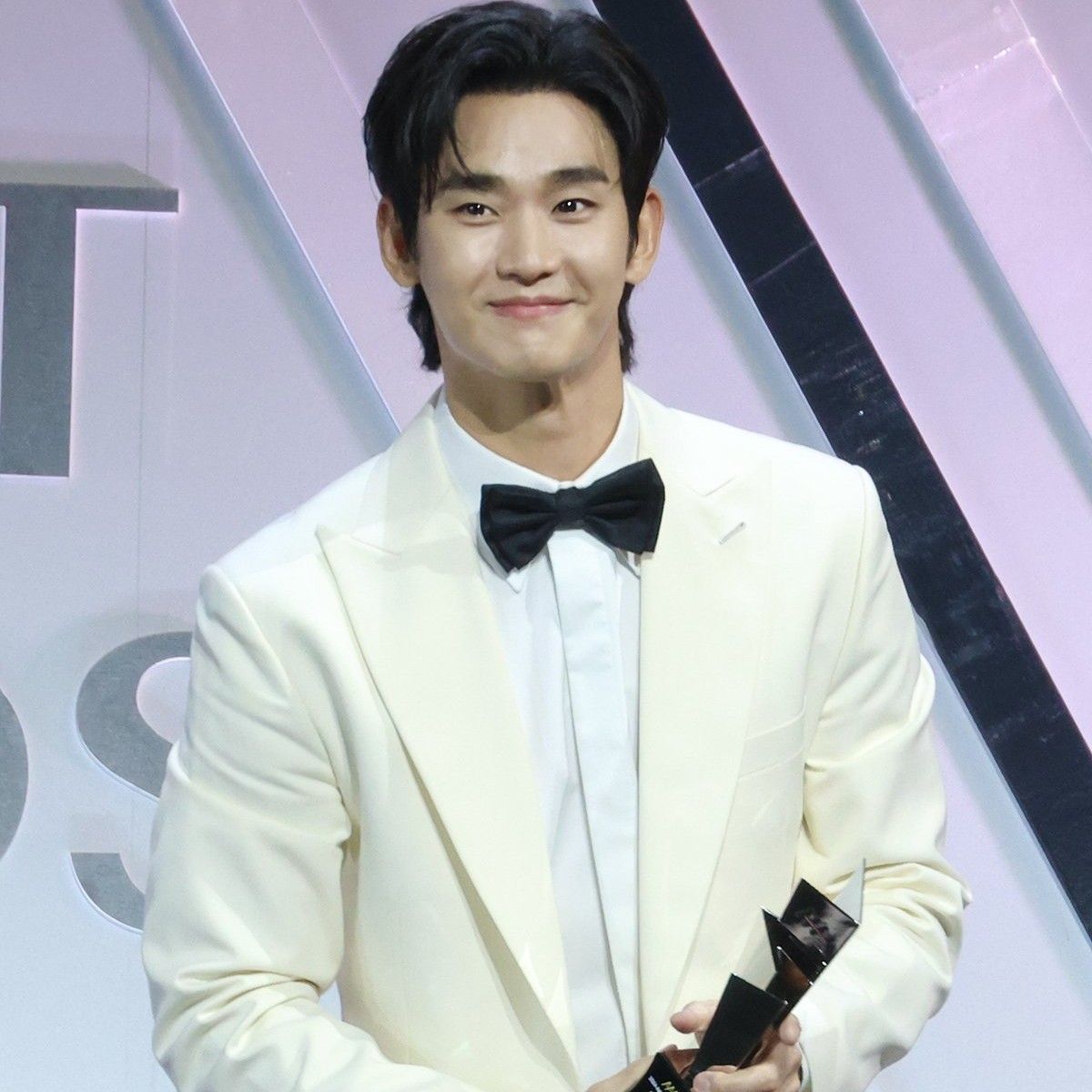 Behind-the-scenes cut of Kim Soohyun