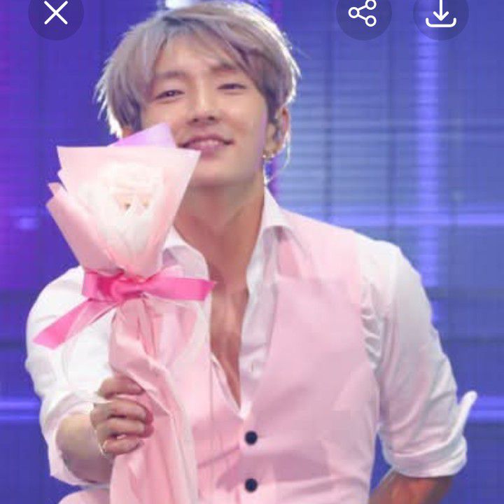 A moment captured by a fan of Lee Joongi