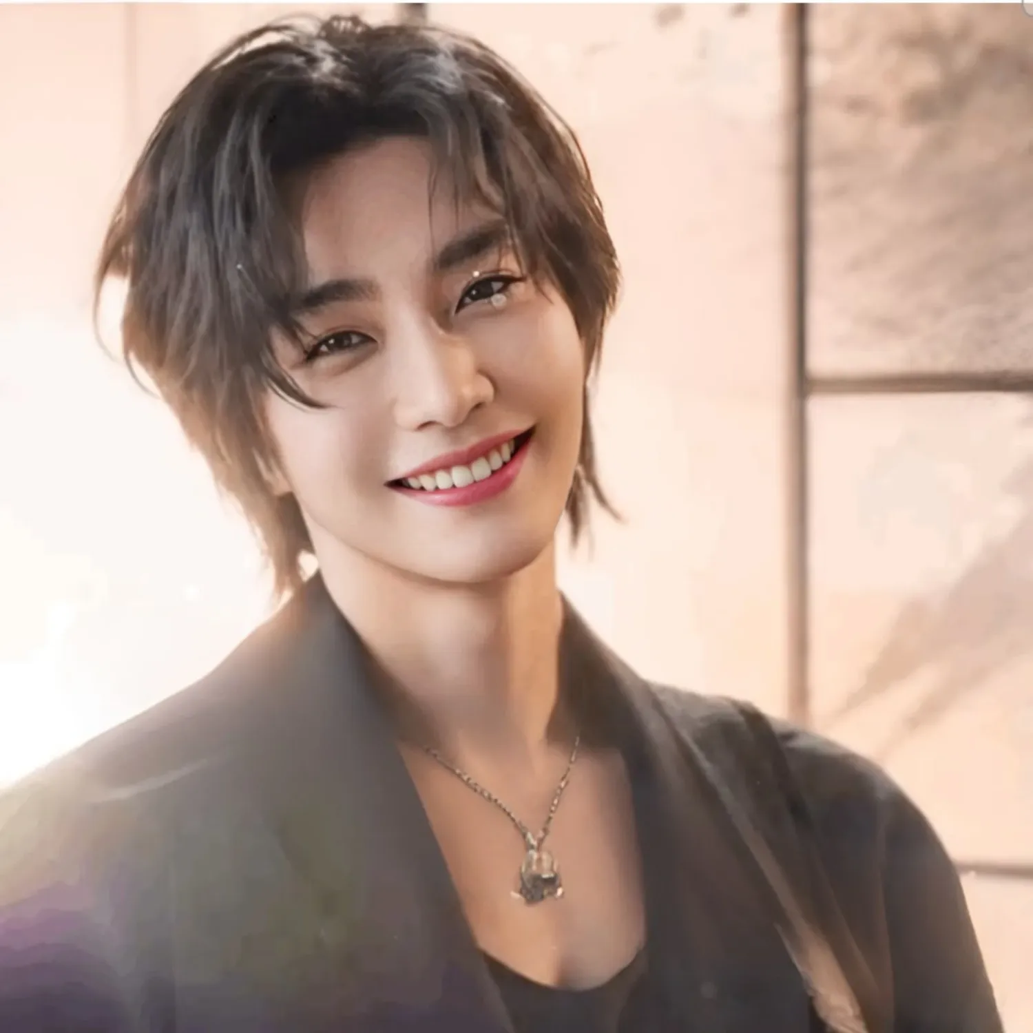 Behind-the-scenes cut of Kim Jaeyoung