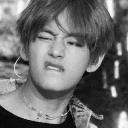 Konten selebriti populer yang sedang hangat di komunitas