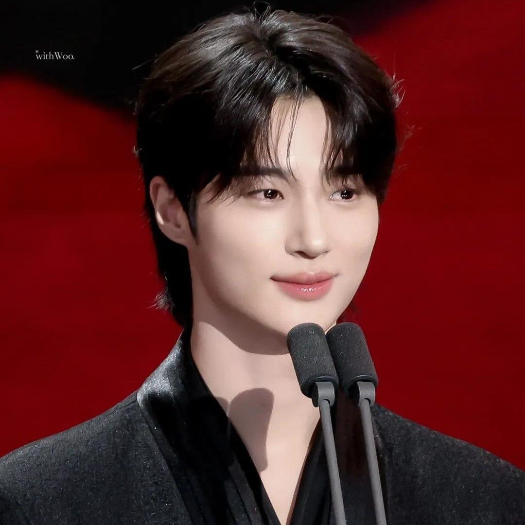 Recent activity shot of Byeon Wooseok