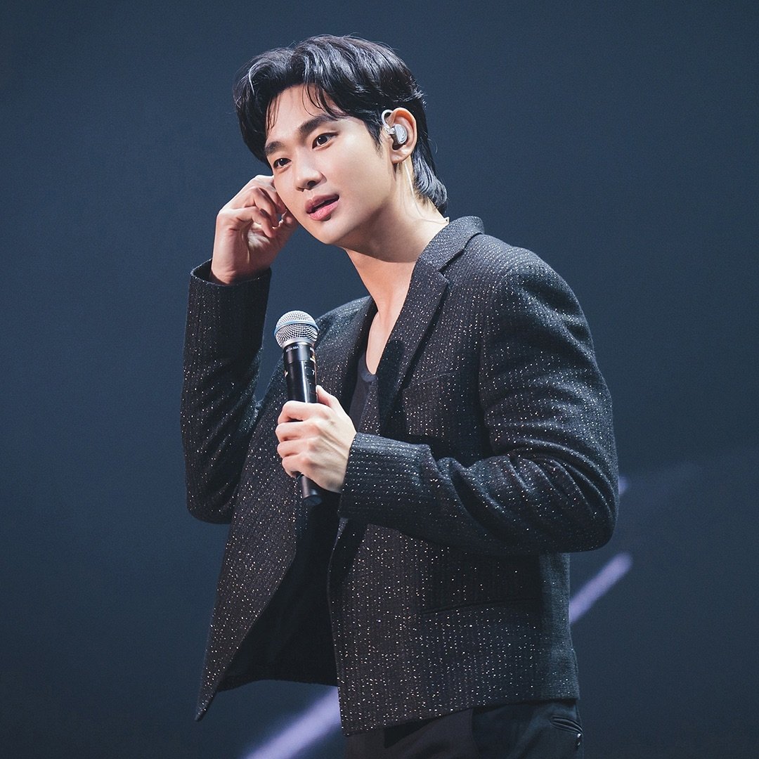 金秀賢的最新照片