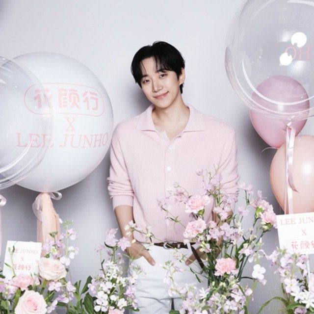 イ・ジュノの最近の活動ショット