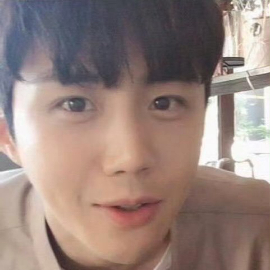 A moment captured by a fan of Kim Seonho