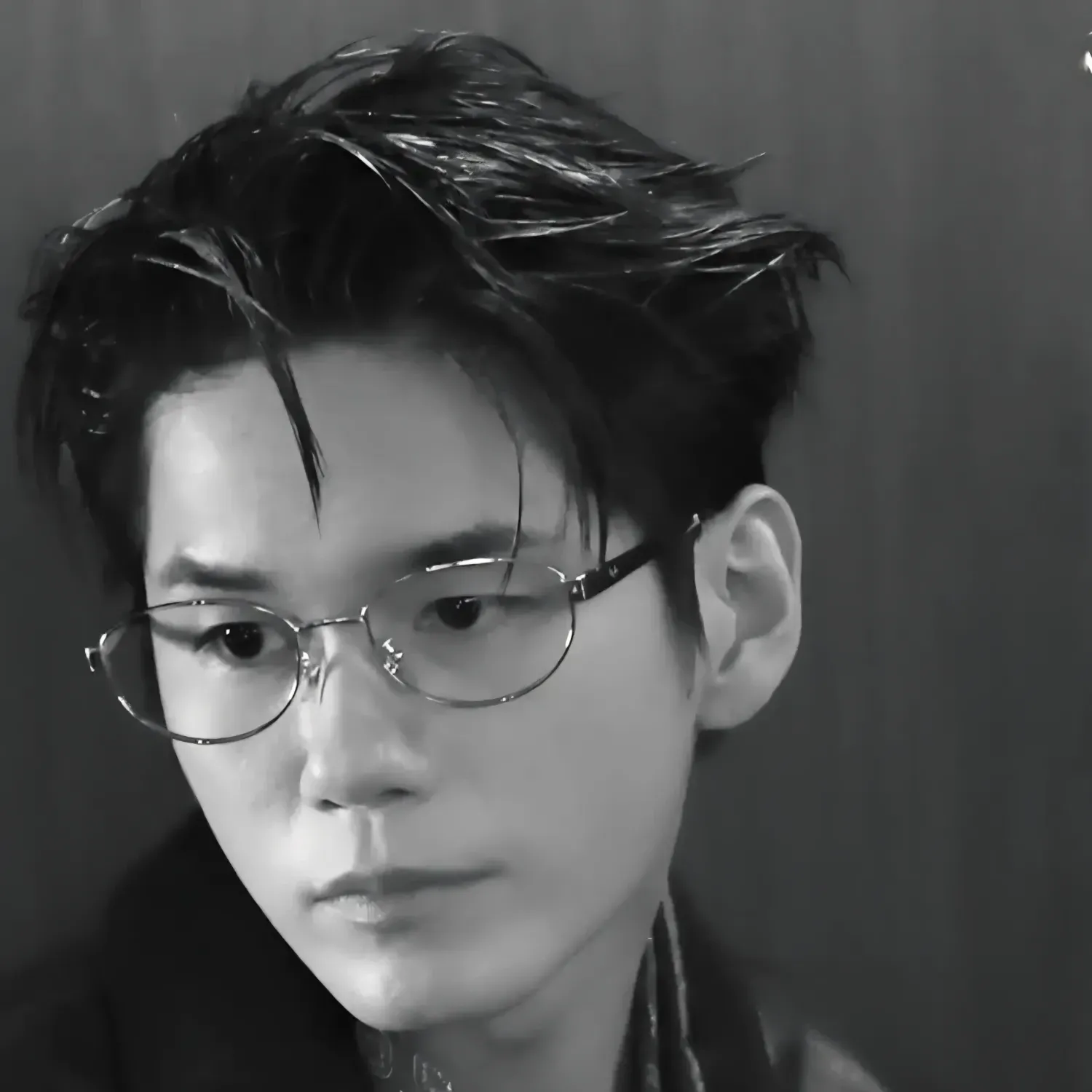 粉絲拍下的邕聖祐瞬間