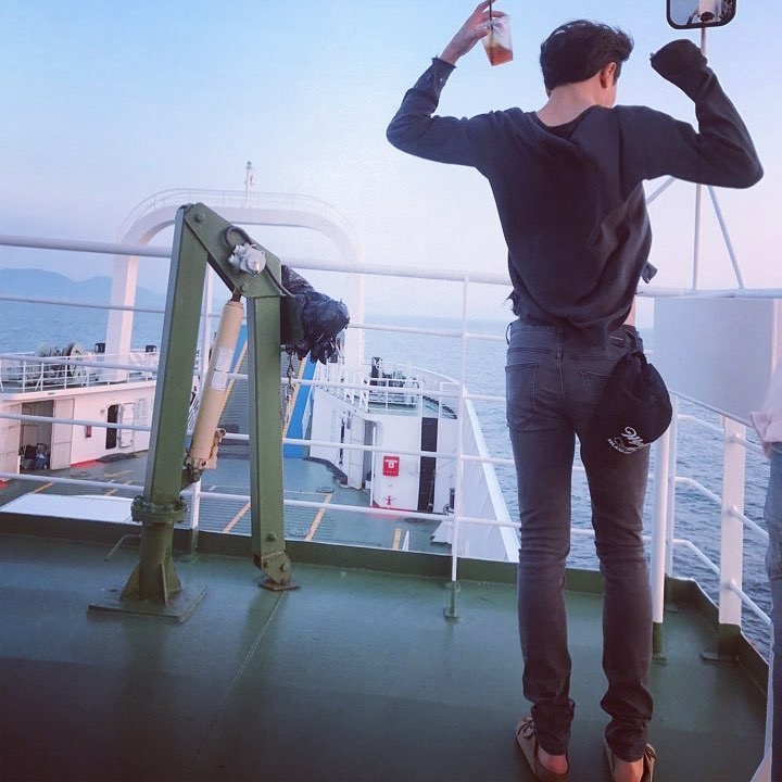 A moment captured by a fan of Kim Jaewook