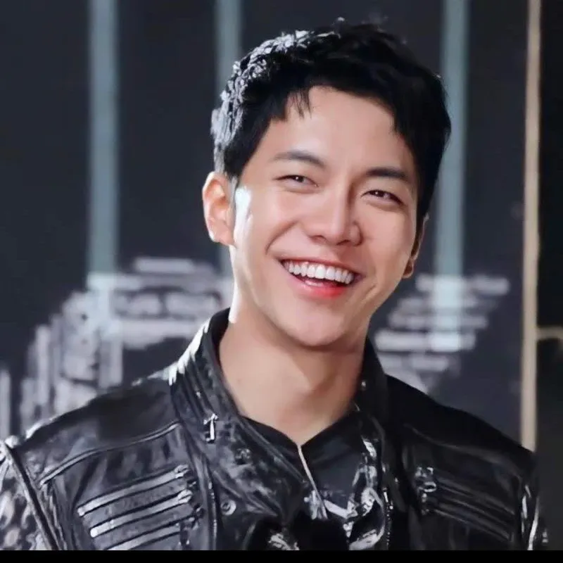 Latest photo of Lee Seunggi
