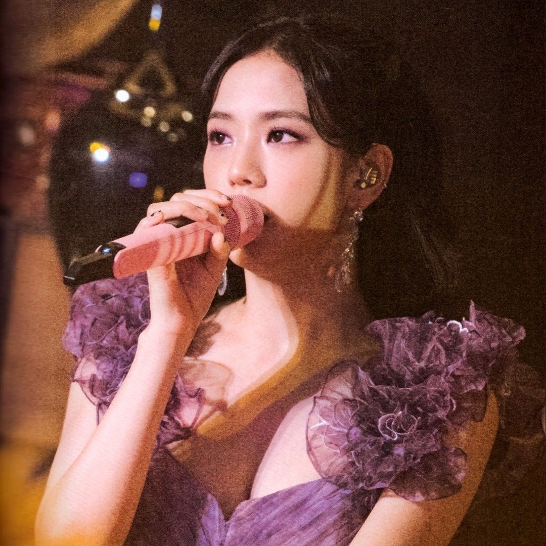 Latest photo of Jisoo (1995)