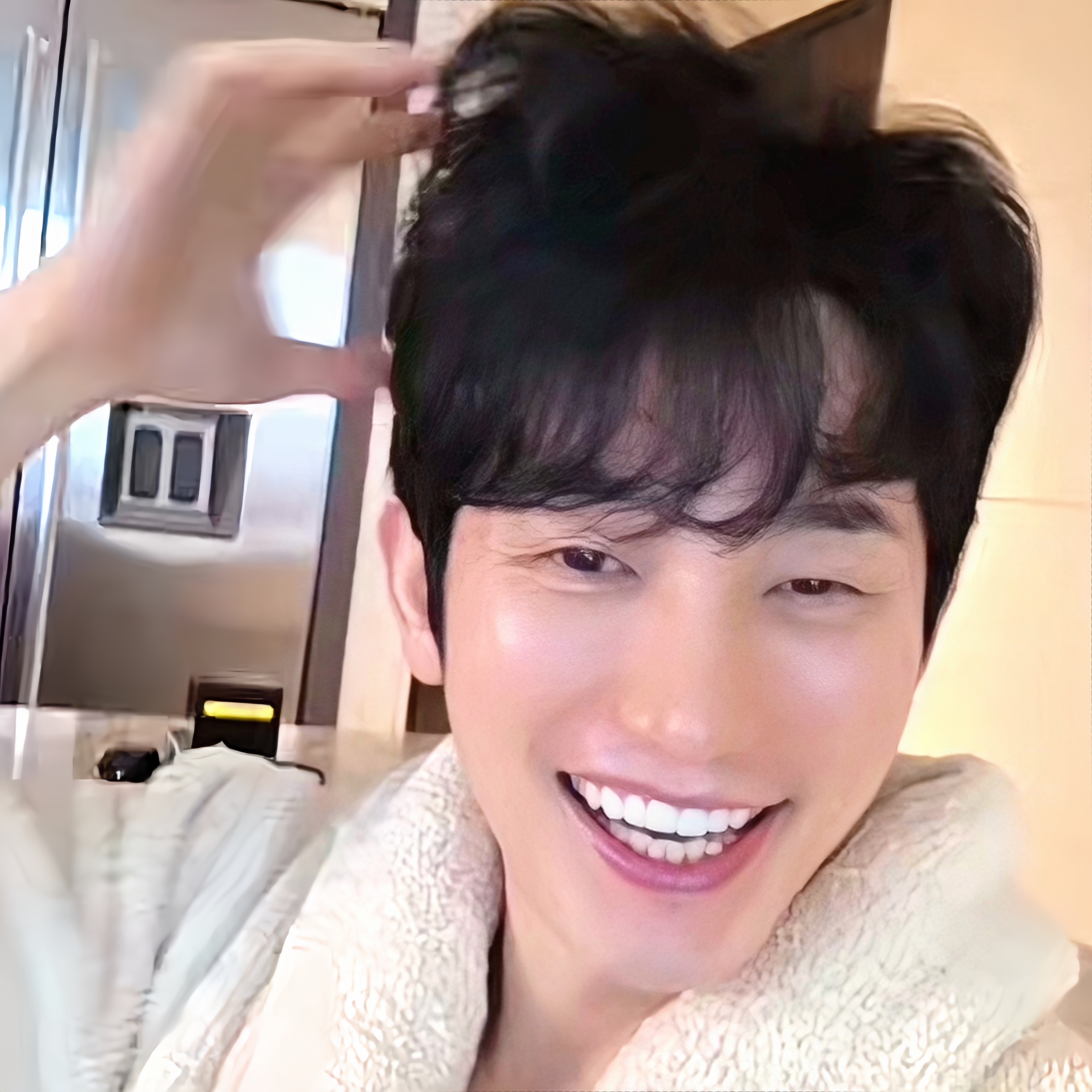 A moment captured by a fan of Park Sihoo