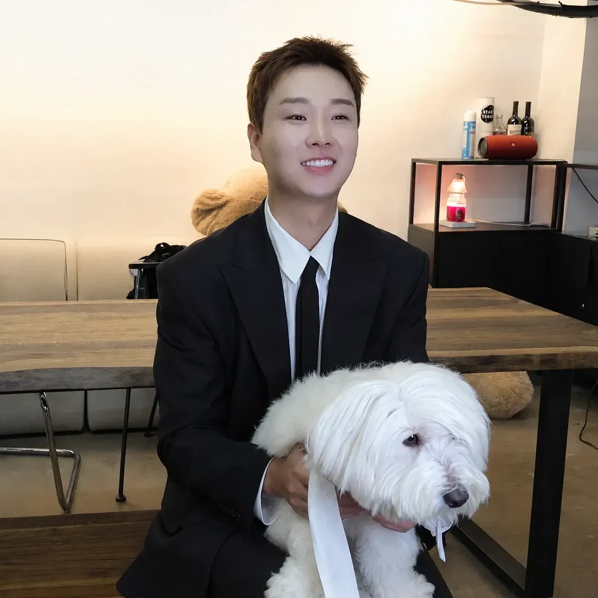 Behind-the-scenes cut of Song Minjun