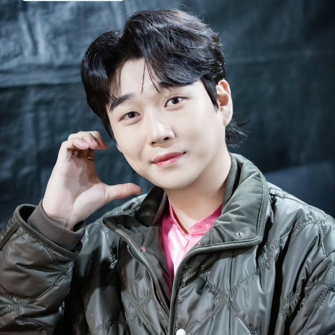 A moment captured by a fan of Hwang Youngwoong