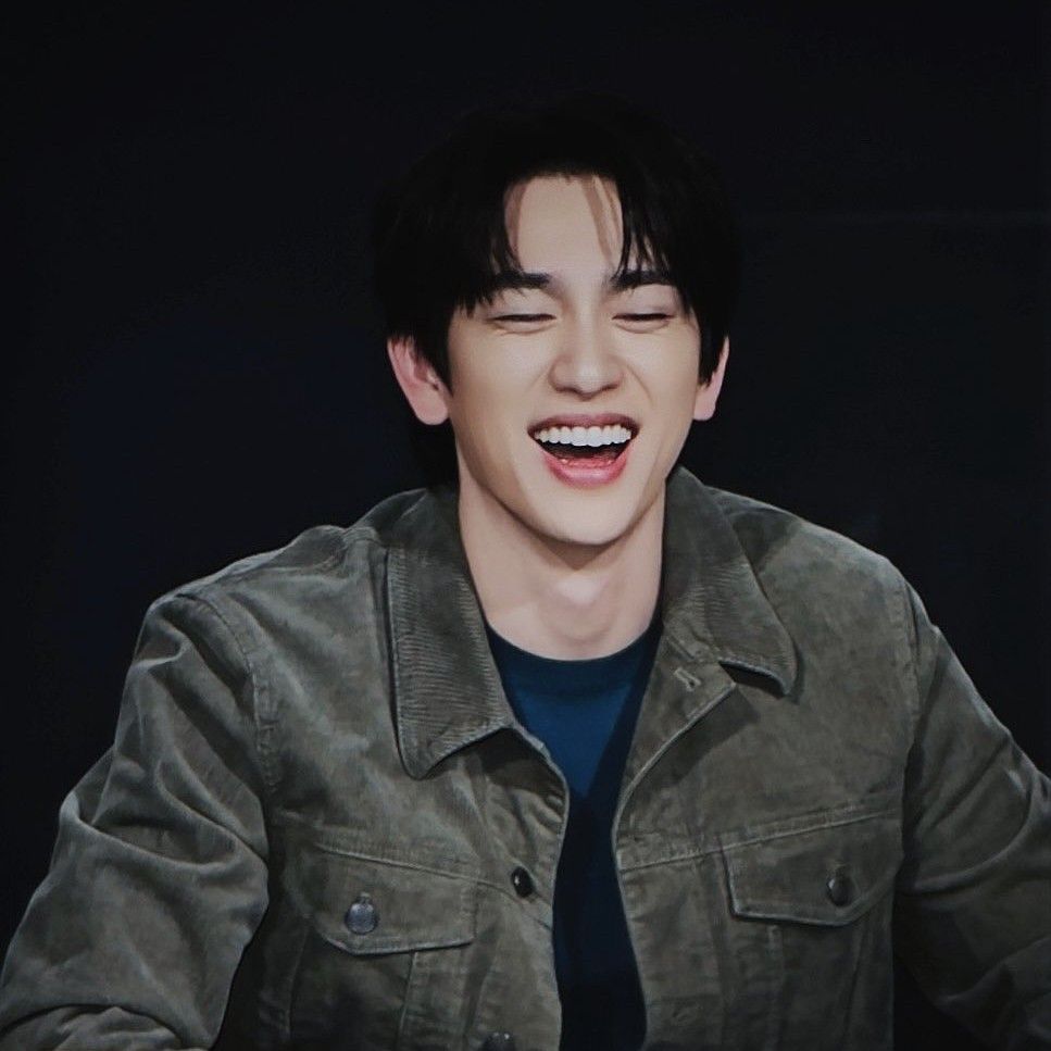 パク・ジニョンの最近の活動ショット