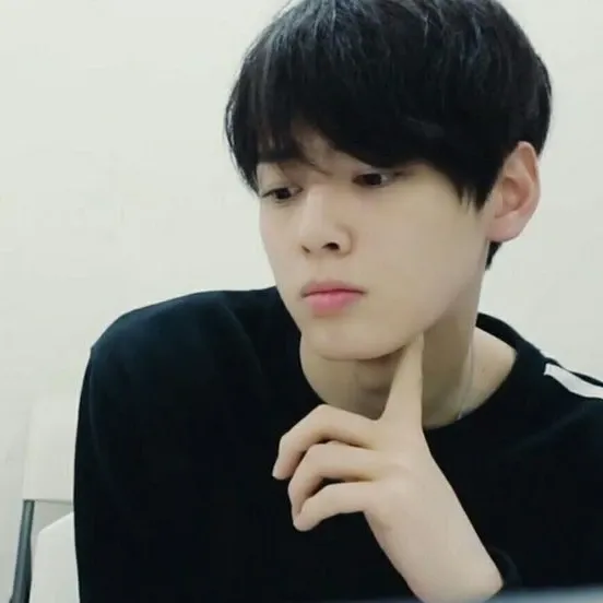 A moment captured by a fan of Cha Eunwoo