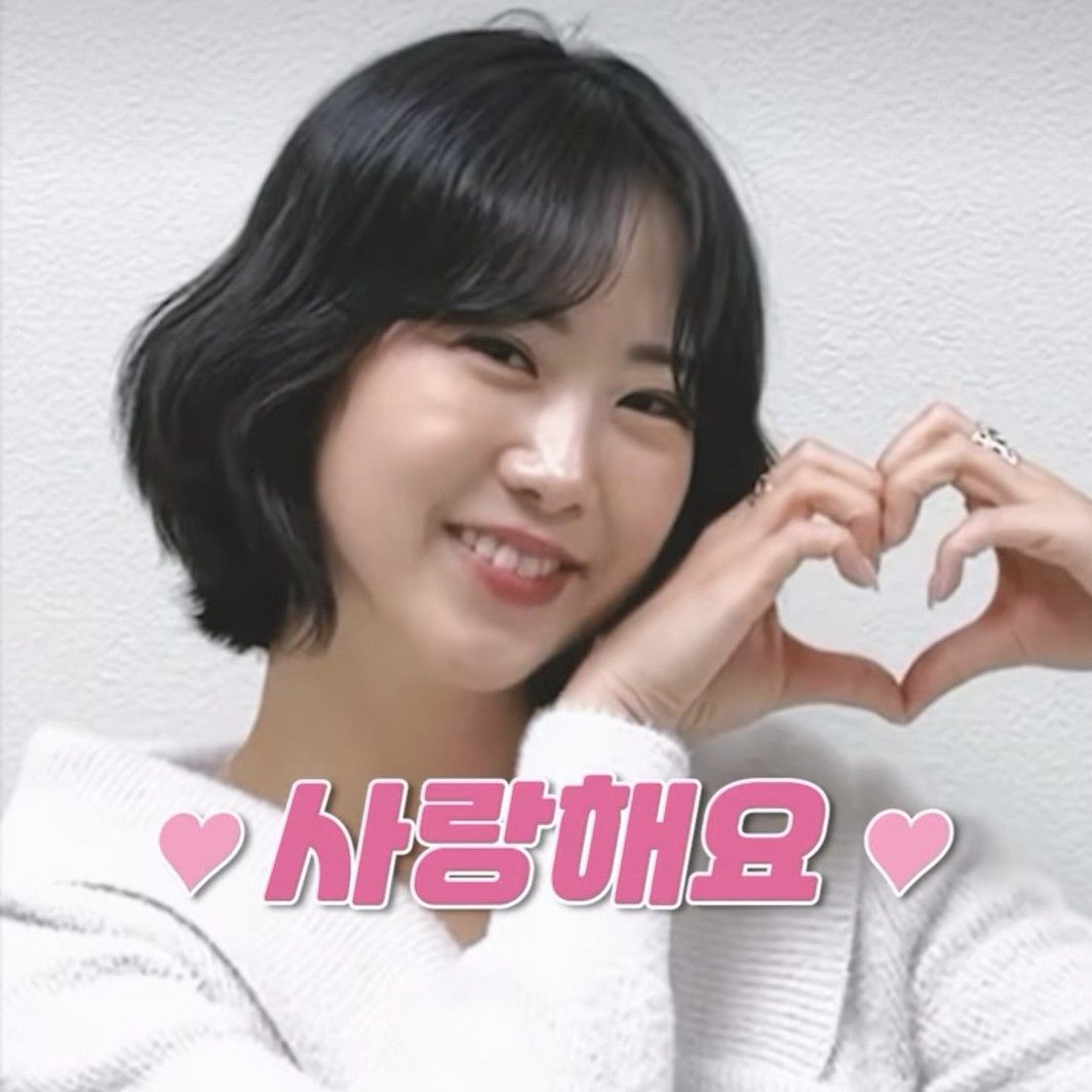 Behind-the-scenes cut of Kang Hyeyeon