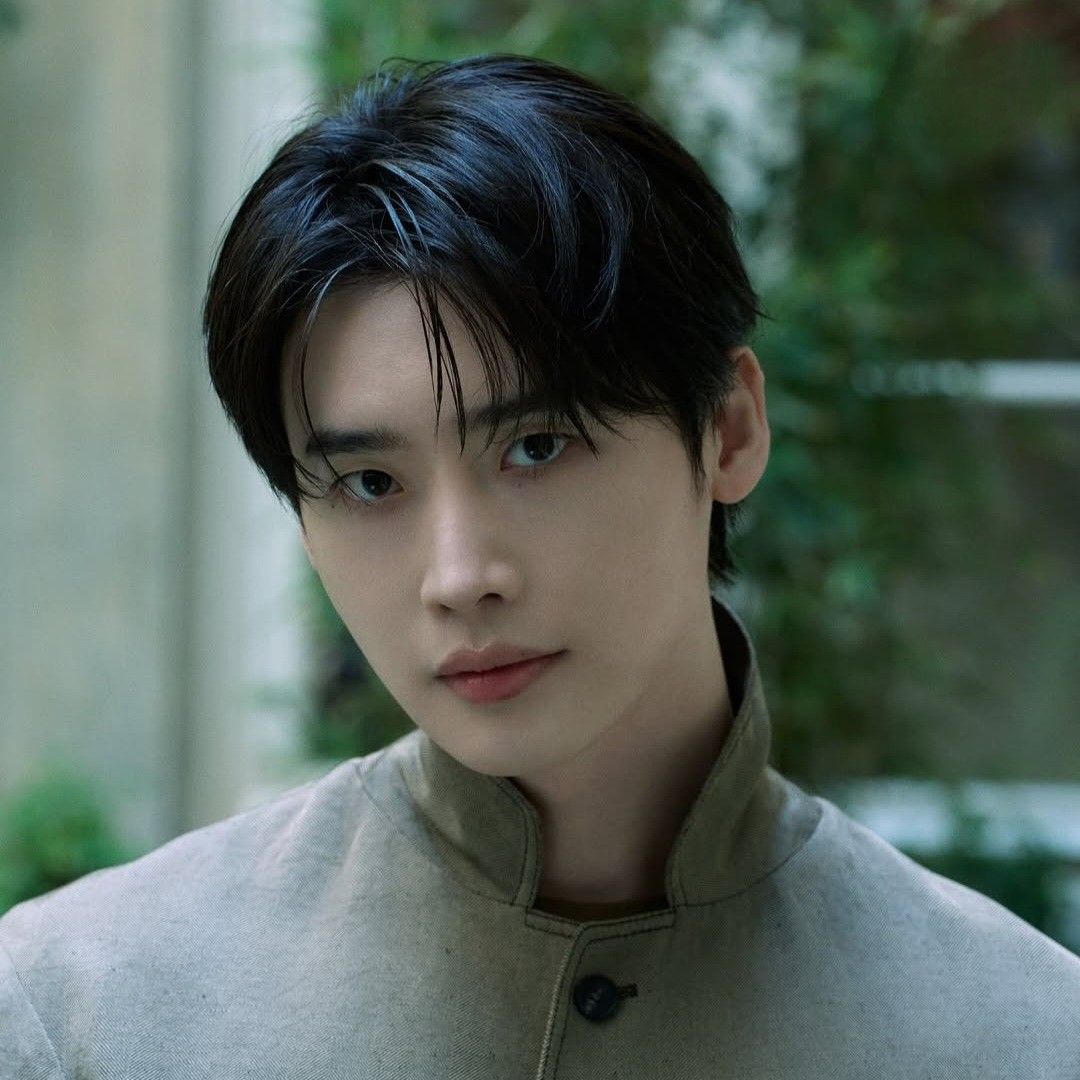 A moment captured by a fan of Lee Jongsuk