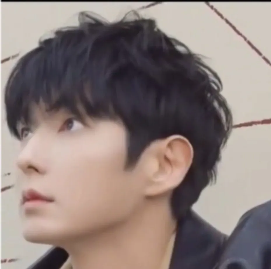 A moment captured by a fan of Lee Joongi
