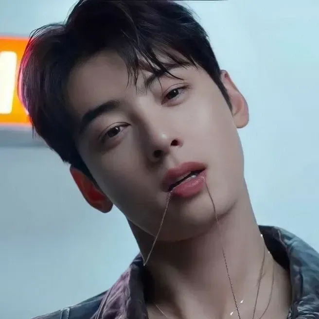 Behind-the-scenes cut of Cha Eunwoo