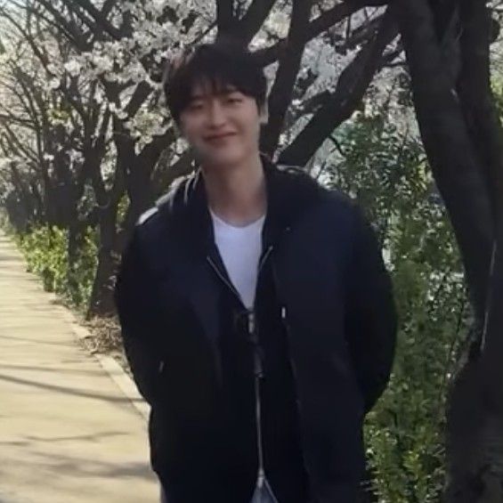 Behind-the-scenes cut of Lee Jongsuk