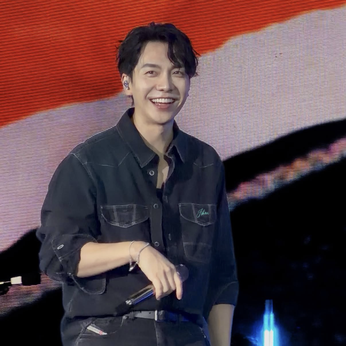 Recent activity shot of Lee Seunggi