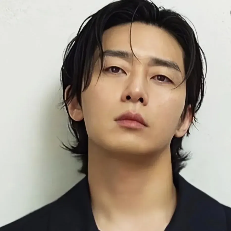 A moment captured by a fan of Park Seojoon