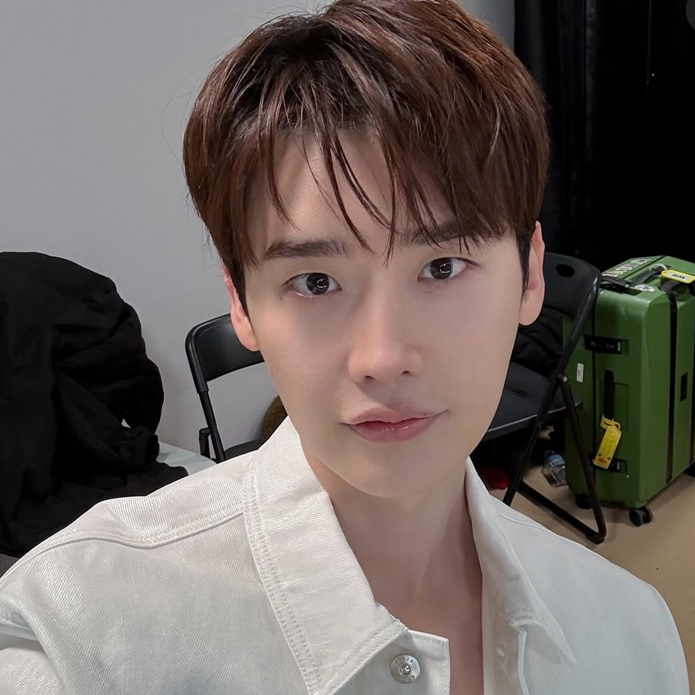 Recent activity shot of Lee Jongsuk