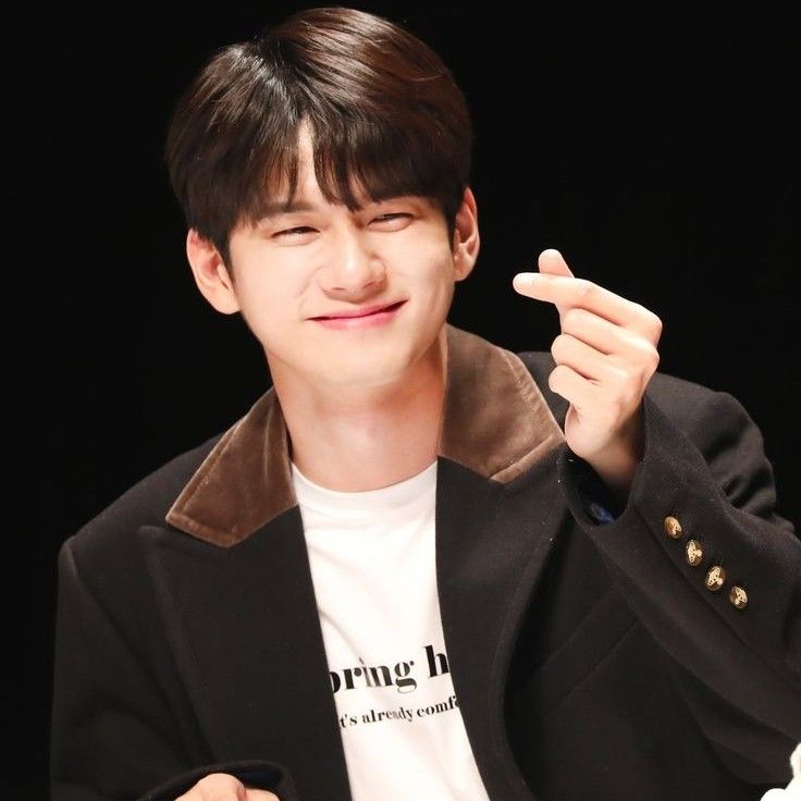 粉絲拍下的邕聖祐瞬間