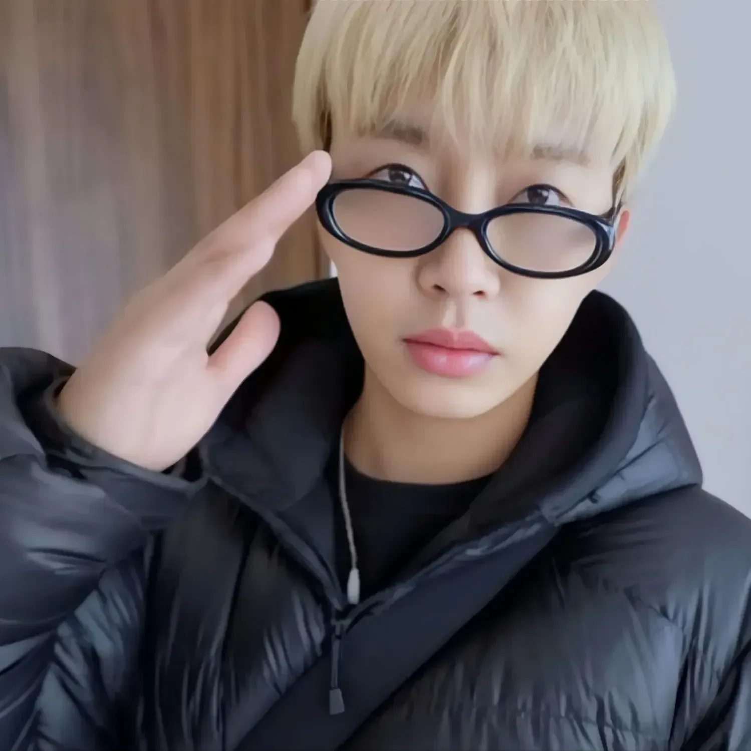 Behind-the-scenes cut of Lim Youngwoong