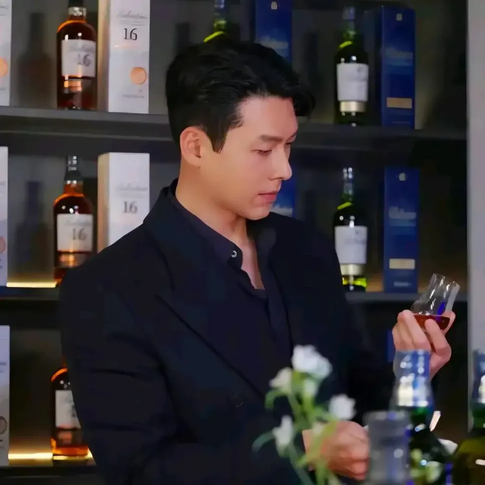 Cuplikan di balik layar dari Hyun Bin