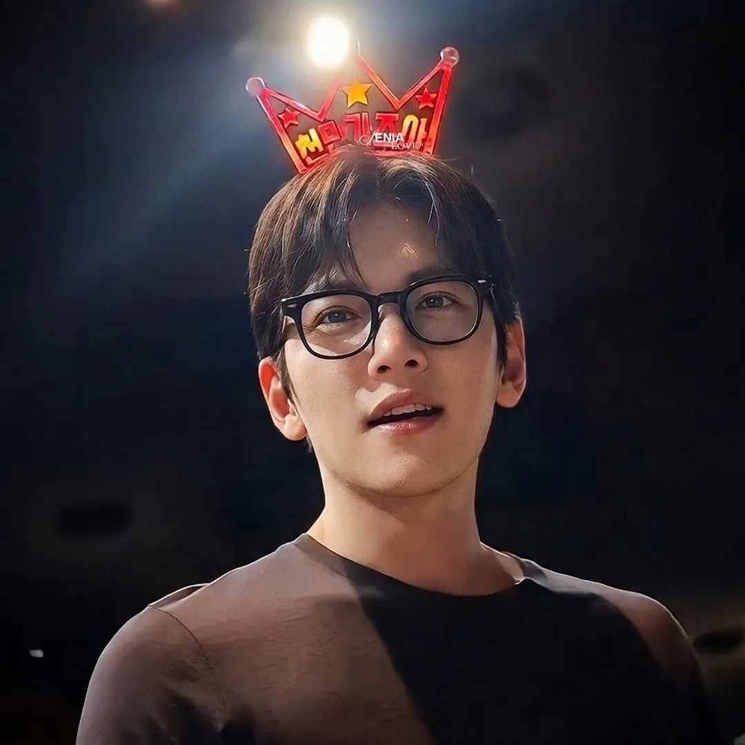 Behind-the-scenes cut of Ji Changwook