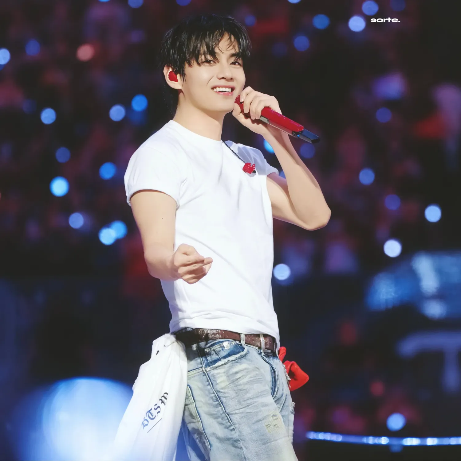 Recent activity shot of Kim Taehyung (V)