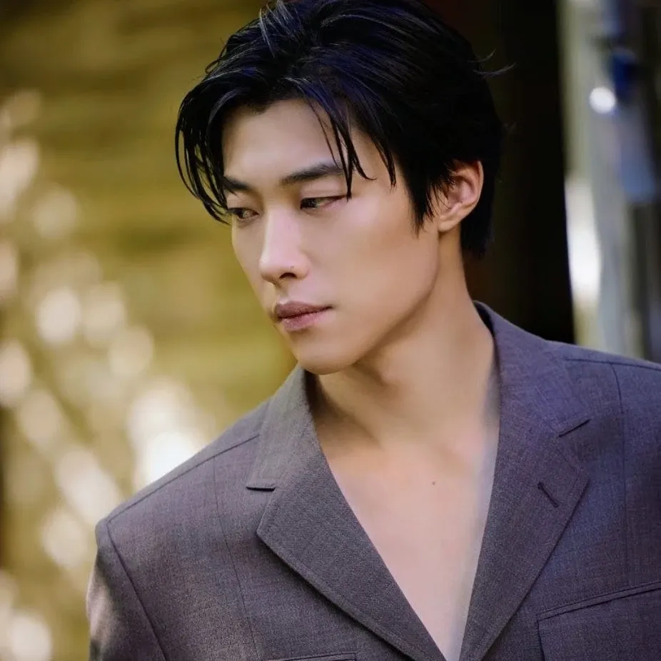 A moment captured by a fan of Woo Dohwan