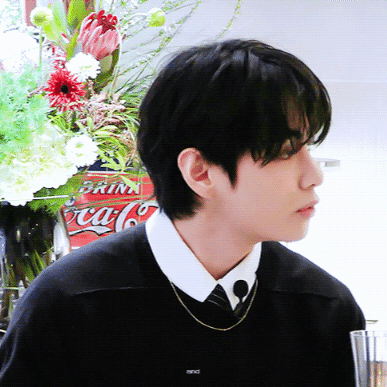 Latest photo of Kim Taehyung (V)