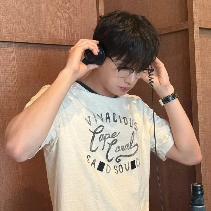 Behind-the-scenes cut of Kim Jaewon