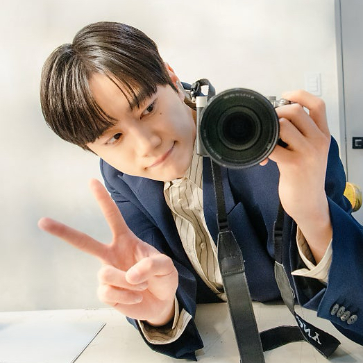 Behind-the-scenes cut of Lee Junyoung