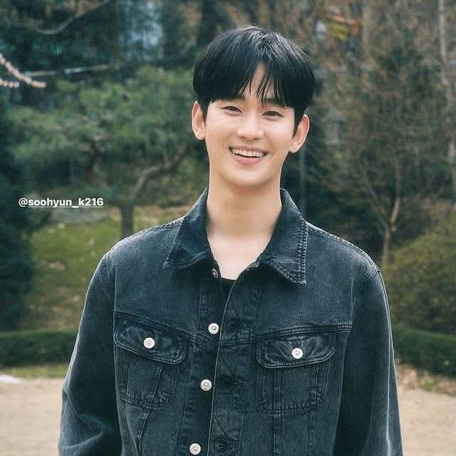 金秀贤的最新照片