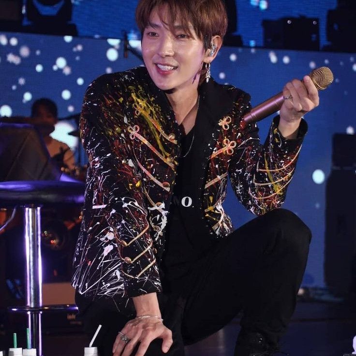 A moment captured by a fan of Lee Joongi