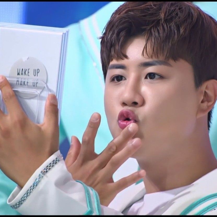 チン・ヘソンのビハインドカット