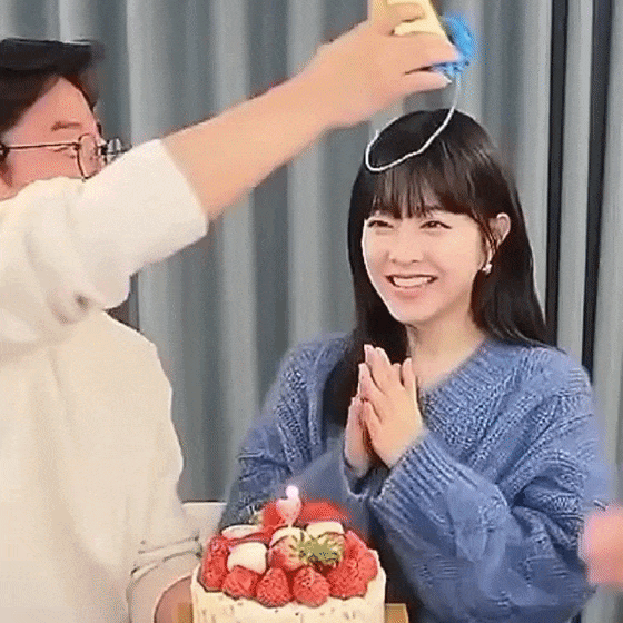 Behind-the-scenes cut of Park Boyoung