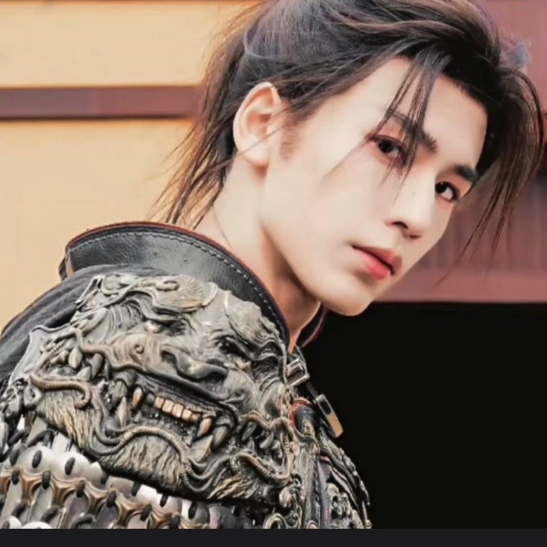 Behind-the-scenes cut of Zhang Linghe