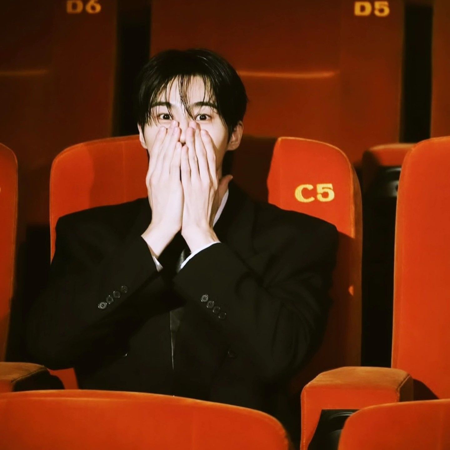 Behind-the-scenes cut of Byeon Wooseok