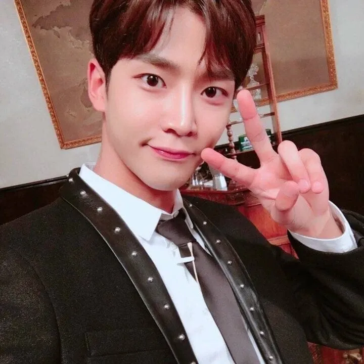 Momen yang diabadikan oleh penggemar Rowoon