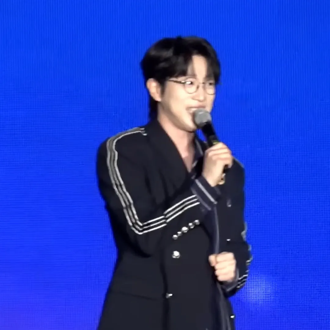 A moment captured by a fan of An Sunghoon