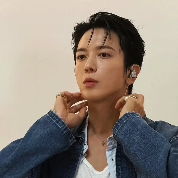 Today’s standout profile photo of Jung Yonghwa on Choeaedol Celeb