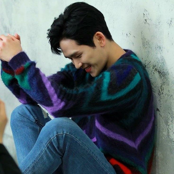 Behind-the-scenes cut of Hoya