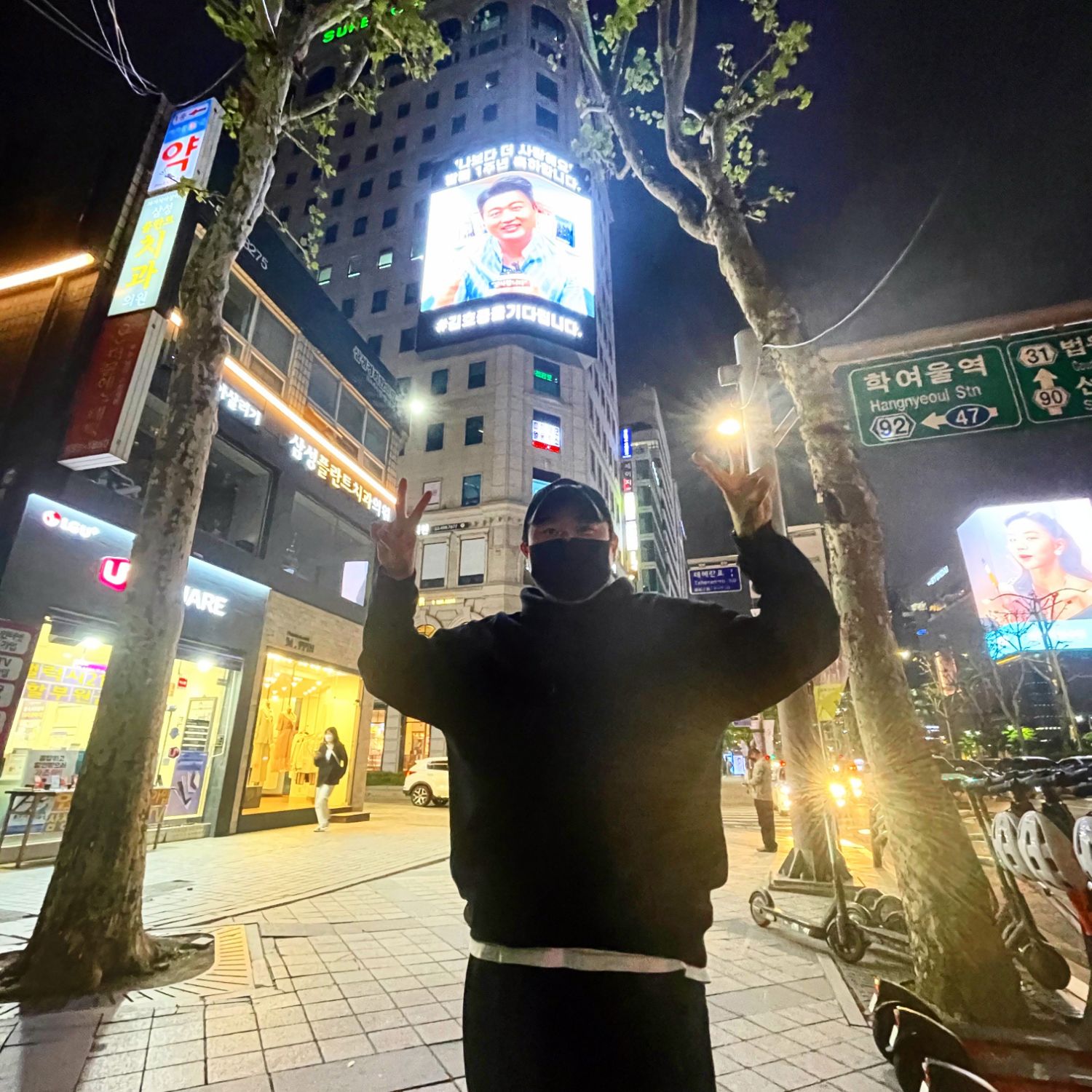 粉絲拍下的金浩中瞬間