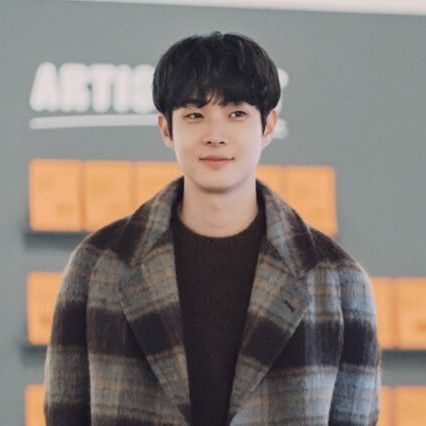 A moment captured by a fan of Choi Wooshik