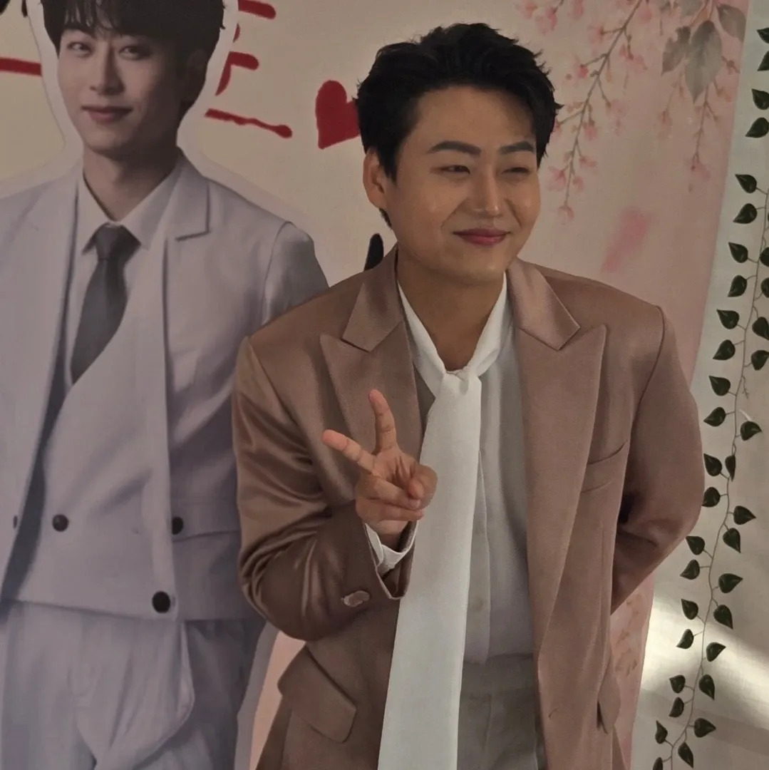 Behind-the-scenes cut of Min Soohyun