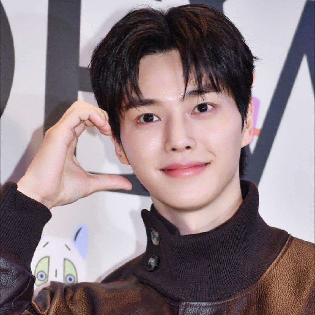 Latest photo of Song Kang